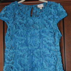 floral-like blue top